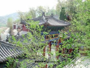 ��������ɽʥˮ���·羰��