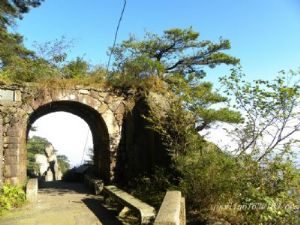 三清山冲虚百步门