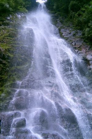 西岭雪山豹啸泉