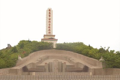 龙高革命烈士纪念石碑